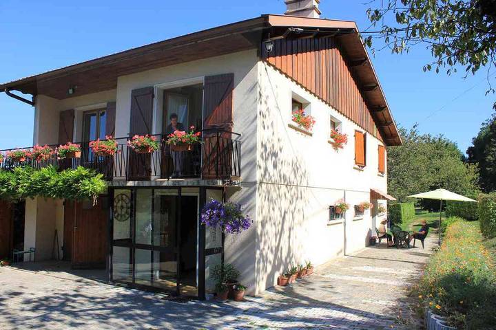 Gîte pour 3 personnes, avec Terrasse et Jardin à Grésy-sur-Aix