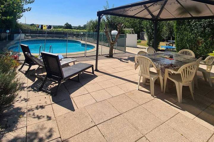 Gîte pour 8 personnes, avec jardin à Boismé
