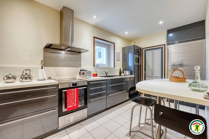 Gîte pour 10 personnes, avec jardin et terrasse, animaux acceptés à Saint-Jouin-Bruneval - 4