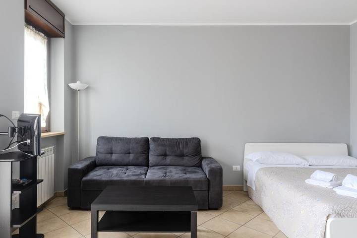 Gîte pour 3 personnes, avec Balcon et Vue à Leinì - 4