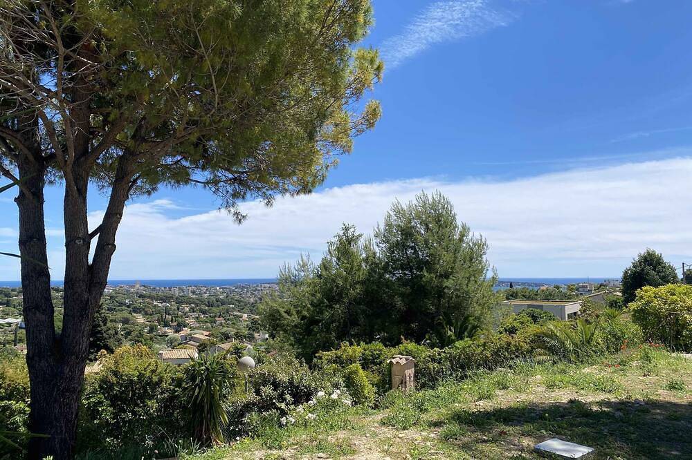 Quiet villa with pool, sea and mountain views! in Vallauris, Mittelmeerküste (Frankreich)