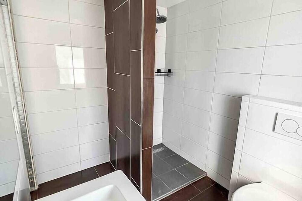 Albert 18 Brussels-charleroi-airport in Ransart, Charleroi