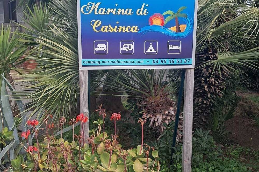 Just a stone's throw from the sea, mobile home with lovely wooden terrace Pets welcome in Penta-di-Casinca, Región de Corte