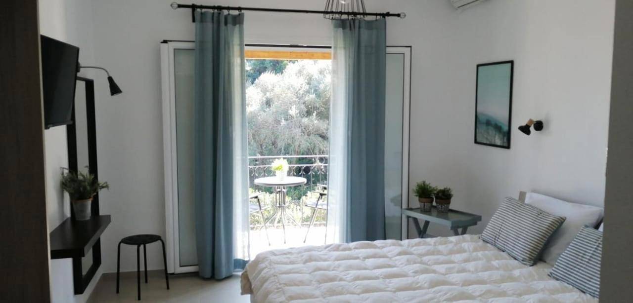 Iliana Studios in Benitses, Corfu, Corfou