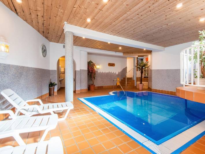 Ferienwohnung für 20 Personen, mit Balkon und Terrasse sowie Garten und Pool in Wildschönau