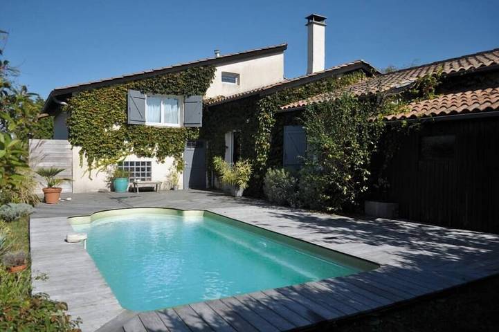 Location de vacances pour 8 personnes, avec Terrasse et Jardin à Saint-Caprais-de-Bordeaux