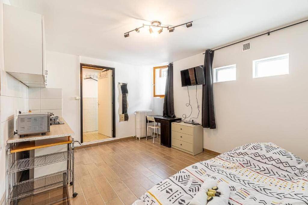 Appartement entier, Cénoslocs Aulnay - Studio atypique proche de l'aéroport Cdg in Aulnay-sous-Bois, Seine-Saint-Denis