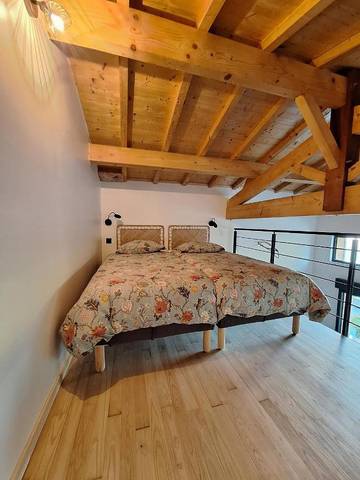 Gîte pour 4 personnes, avec vue ainsi que jardin et piscine à Coutras