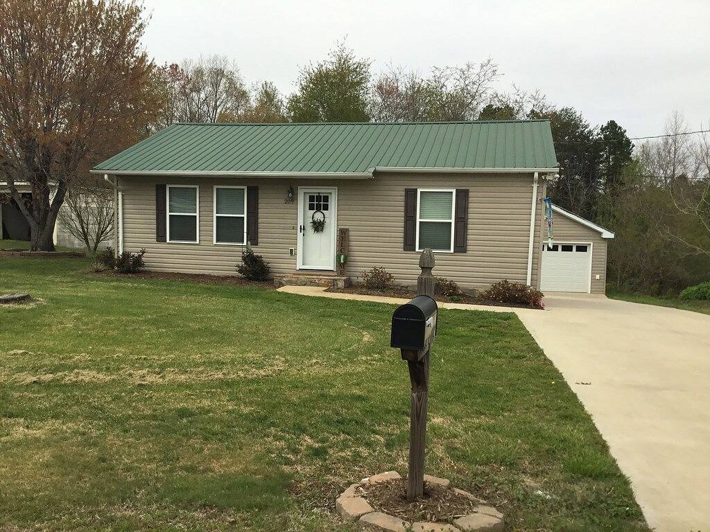 Adorable “Hudson Hideaway Cottage” in Caldwell County