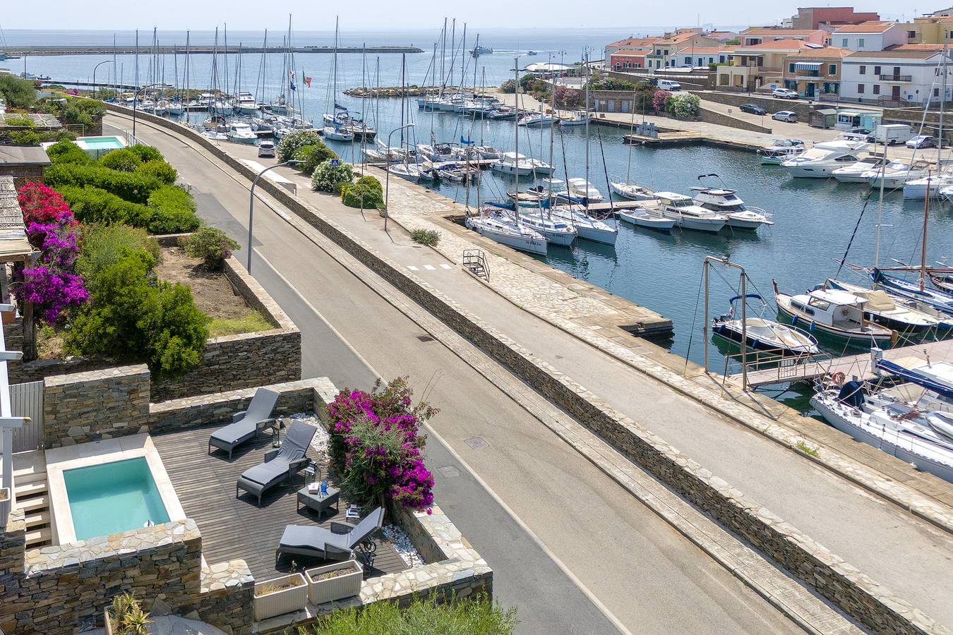 Maison de vacances 'Katy sur le port de Stintino' avec vue sur la mer, Wi-Fi et climatisation in Stintino, Nurra