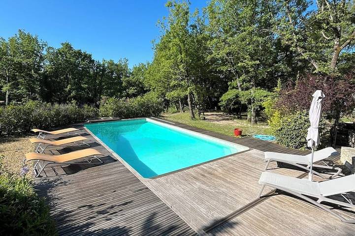 Location de vacances pour 9 personnes, avec terrasse et jardin à Pierrevert