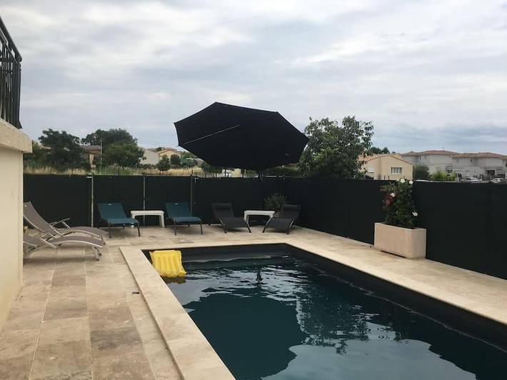 Location de vacances pour 8 personnes, avec Balcon et Terrasse ainsi que Jardin et Piscine à Adissan