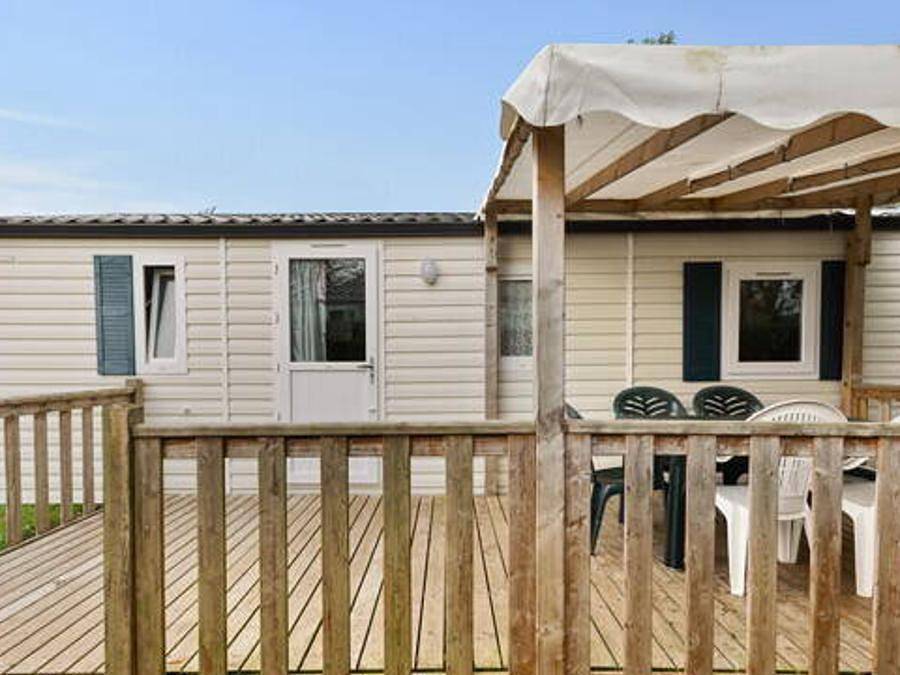 Camping Domaine de la Brèche - Mobilhome 6 personnes - Comfort | 2 Ch. | 4/6 Pers. | Terrasse surélevée in Varennes-sur-Loire, Vallée de la Loire