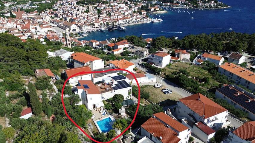 Maison d’hôte pour 3 personnes, avec Balcon et Terrasse ainsi que Jacuzzi et Jardin dans Hvar