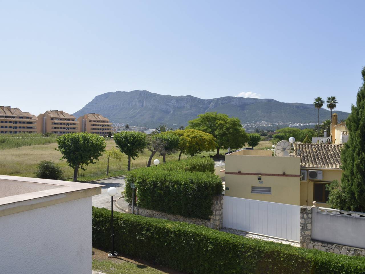 Charmantes Reihenhaus in Denia, 2 Schlafzimmer, nahe Strand und Stadtzentrum in Las Marinas, Dénia