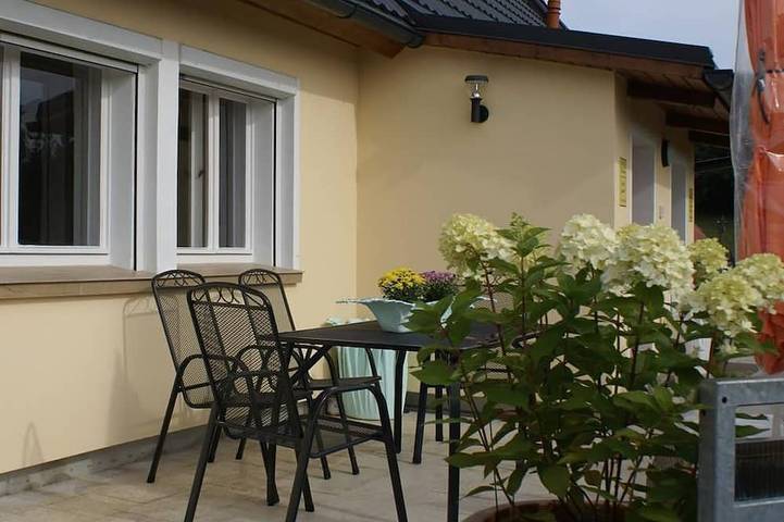 Ferienhaus für 4 Personen, mit Terrasse und Pool