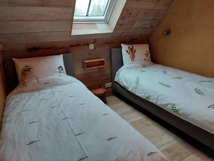 Chambre d’hôte pour 3 personnes, avec terrasse et piscine ainsi que vue et jardin, animaux acceptés à Poperinge - 2
