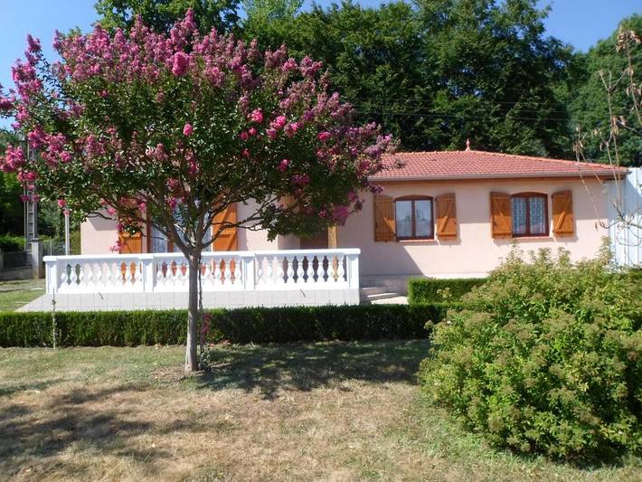 Location de vacances pour 6 personnes, avec Terrasse ainsi que Jardin et Vue dans Sarrouilles
