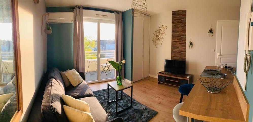 Gîte pour 4 personnes, avec vue ainsi que balcon et piscine à Roques - 2