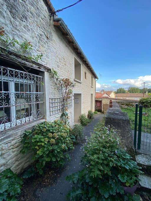 Appartement entier, Studio paisible in Ruffec, Charente