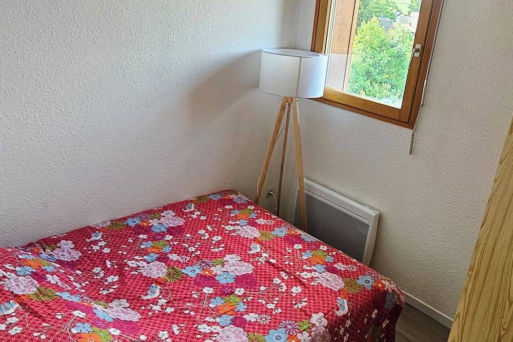 Entire apartment, 2 bedroom apartment at the foot of the ski and mountain bike slopes with swimming pool in Mouthe-Lac et Mont d’Or, Doubs