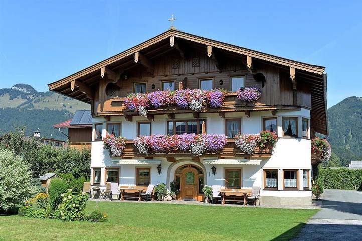 Ferienwohnung für 2 Personen, mit Terrasse und Garten sowie Ausblick in Kössen
