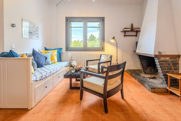 Casa Rural 'Vinyoles 1' con Vista a la Montaña, Piscina Compartida y Wi-Fi in Quart , Gironés