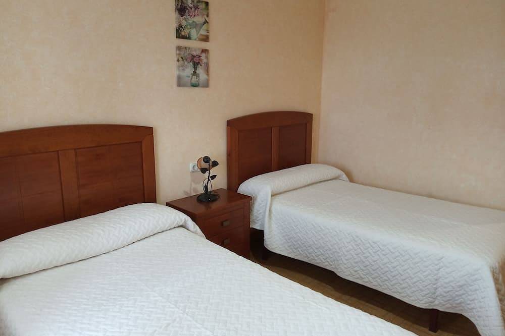 Cottage (full rental) La Fuente de la Covatilla for 8 people in La Hoya, Salamanca Province