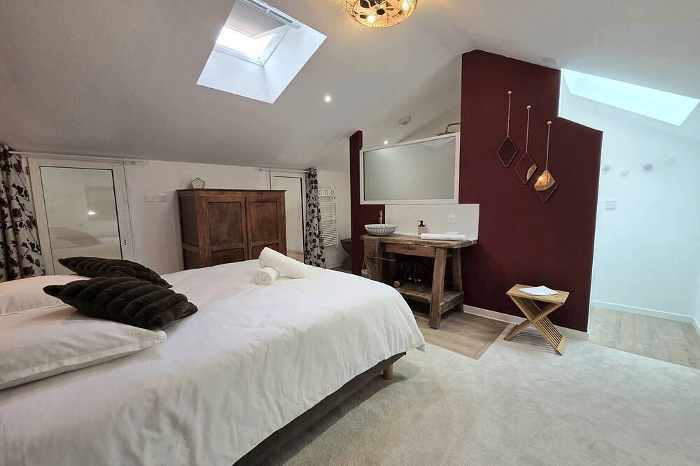 Ganze Wohnung, Apartment-Stadt-Ensuite mit Dusche-Terrasse in Angoulême, Charente