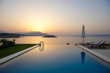 Location de vacances pour 6 personnes, avec jardin ainsi que terrasse et jacuzzi dans Almirida