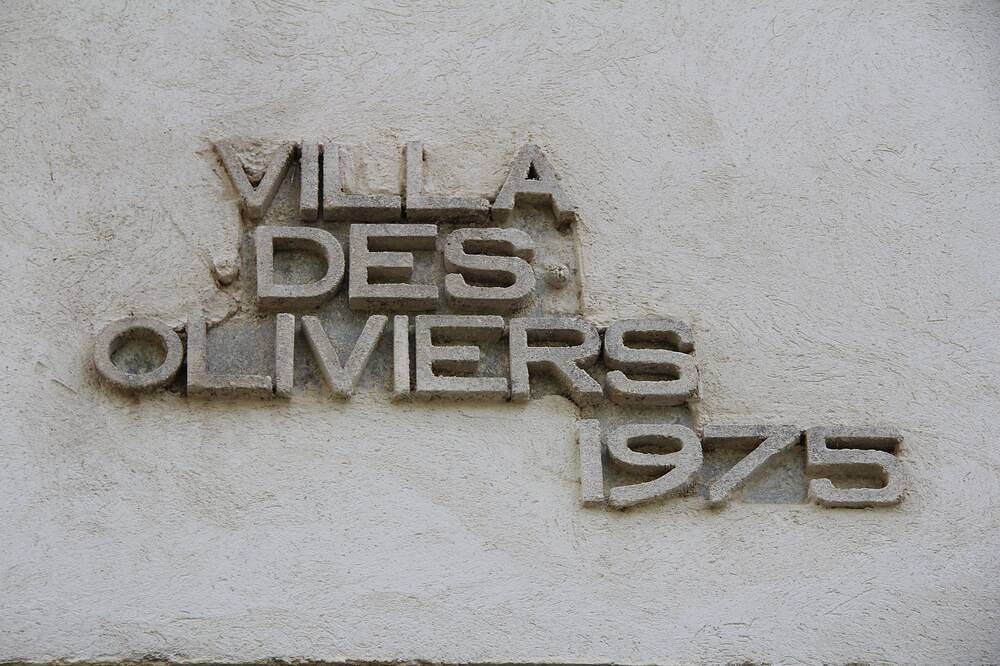 Entire apartment, Charming apartment 2 to 6 people with garden in the heart of Fontvieille Alpill in Fontvieille, Arles region