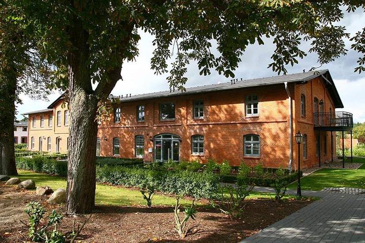 Ferienwohnung für 9 Personen, mit Balkon und Terrasse sowie Garten und Pool in Crivitz