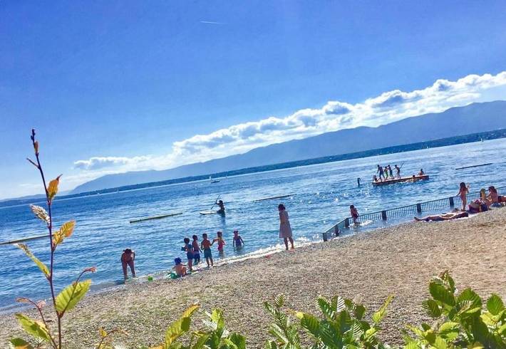 Gîte pour 16 personnes, avec Jacuzzi et Terrasse ainsi que Jardin et Vue à Chens-sur-Léman