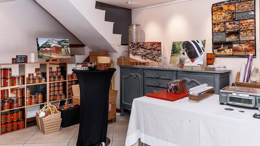 Location de vacances pour 4 personnes, avec jardin ainsi que jacuzzi et sauna dans Les Grottes de Saint Christophe - 2