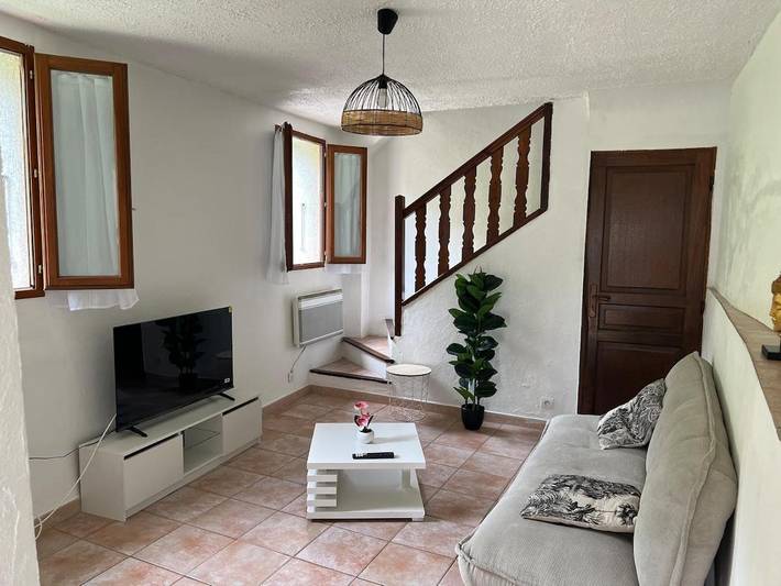 Location de vacances pour 4 personnes, avec jacuzzi et terrasse à Tourrette-Levens