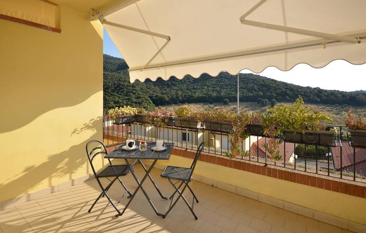 Apartamento vacacional entero, Retiro panorámico con cocina y lavadora, a 2 km de Scarlino in Scarlino, Provincia de Grosseto