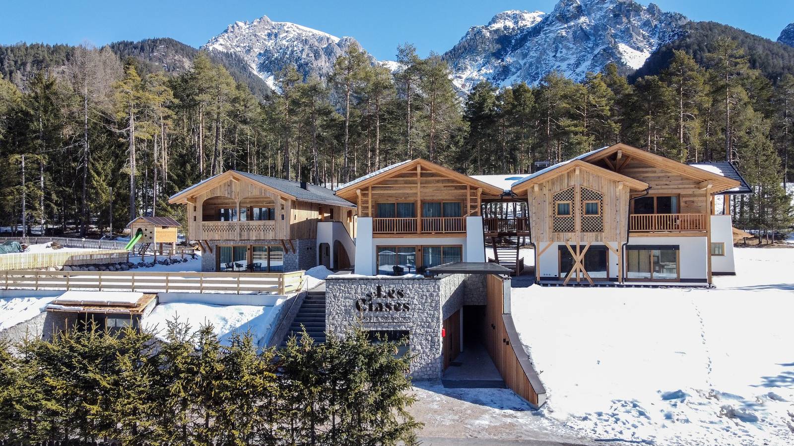 Entire apartment, Apartment "Les Ciases Chalets Dolomites Apt 1" with Private Balcony, Shared Terraces & Wi-Fi in San Vigilio di Marebbe, Mareo