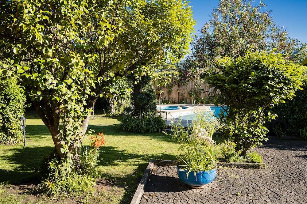 Cottage - Pedraça, Cabeceiras de Basto Charmant huis met een grote tuin, barbecue en zwembad in gated landgoed. in Cabeceiras de Basto (Cidade), Braga District