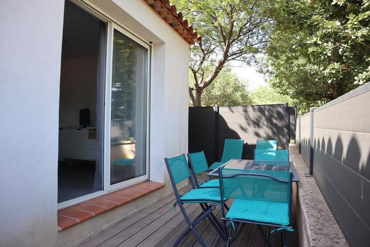 Location de vacances pour 4 personnes, avec terrasse à Le Revest-les-Eaux