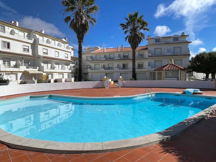 Elegant 3-bed family beach house with large pool area in Praia da Areia Branca, Lourinhã
