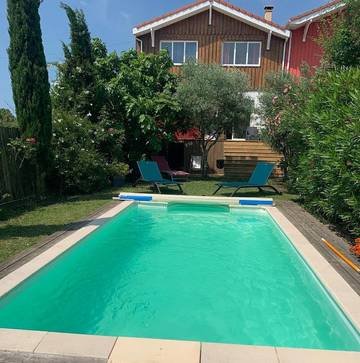 Villa pour 6 personnes, avec piscine ainsi que balcon et vue à La Teste-de-Buch