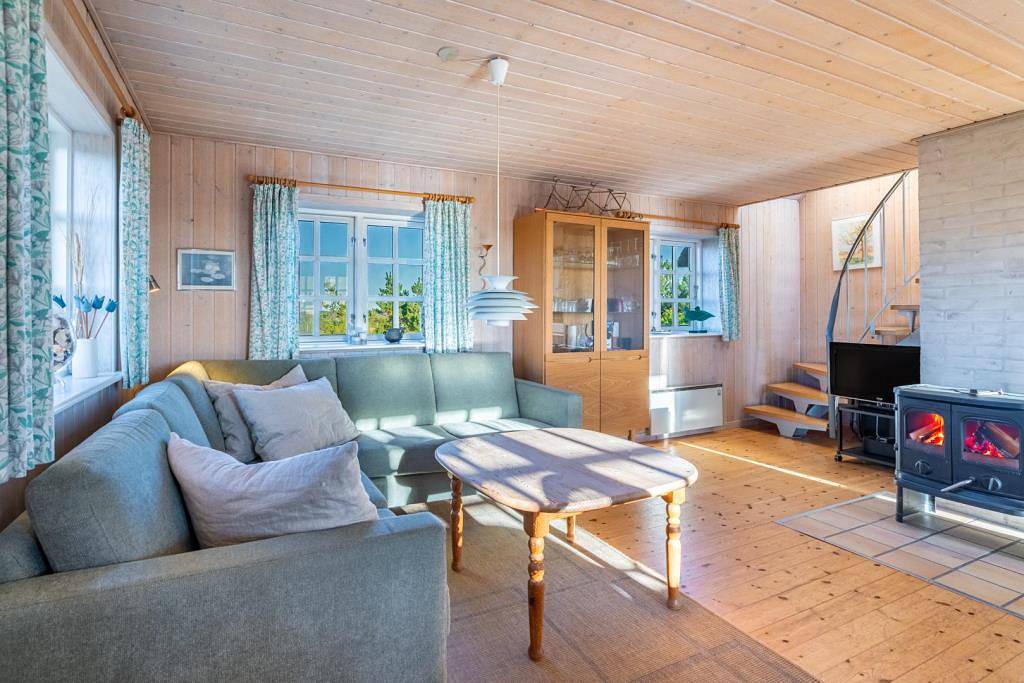 Einzigartiges gelegenes Ferienhaus auf einer Düne in Henne Strand – Panoramablick über Heide und Dünen. in Henne, Varde