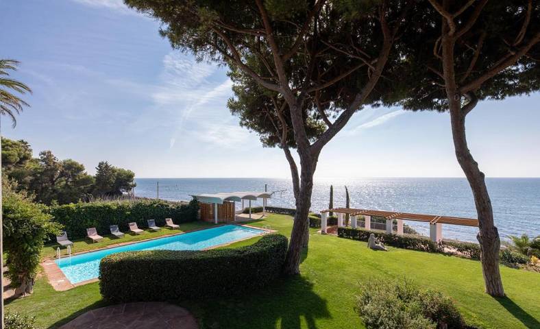Ferienhaus für 16 Personen, mit Balkon und Terrasse sowie Garten und Pool in Mataró