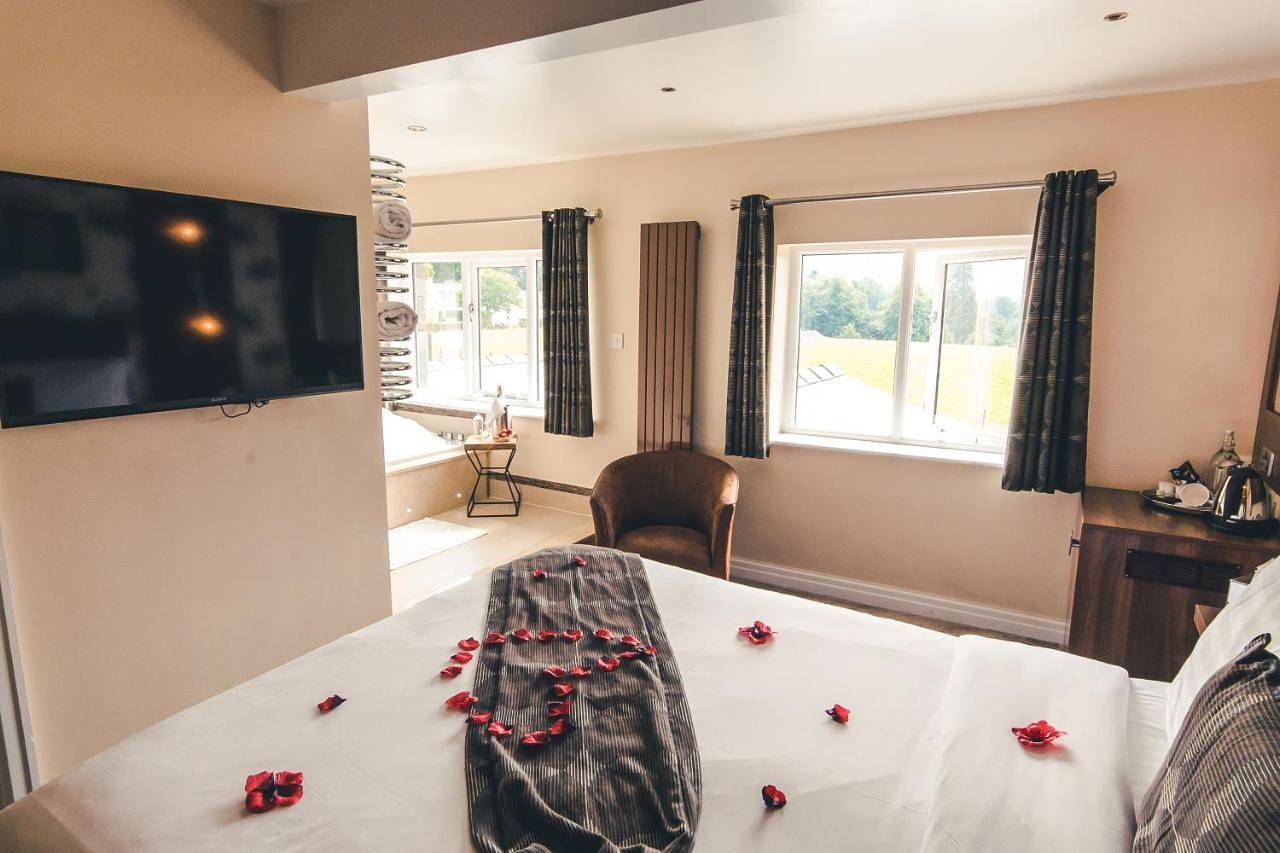 Deluxe King Room with Whirlpool Bath & View in Lake District
