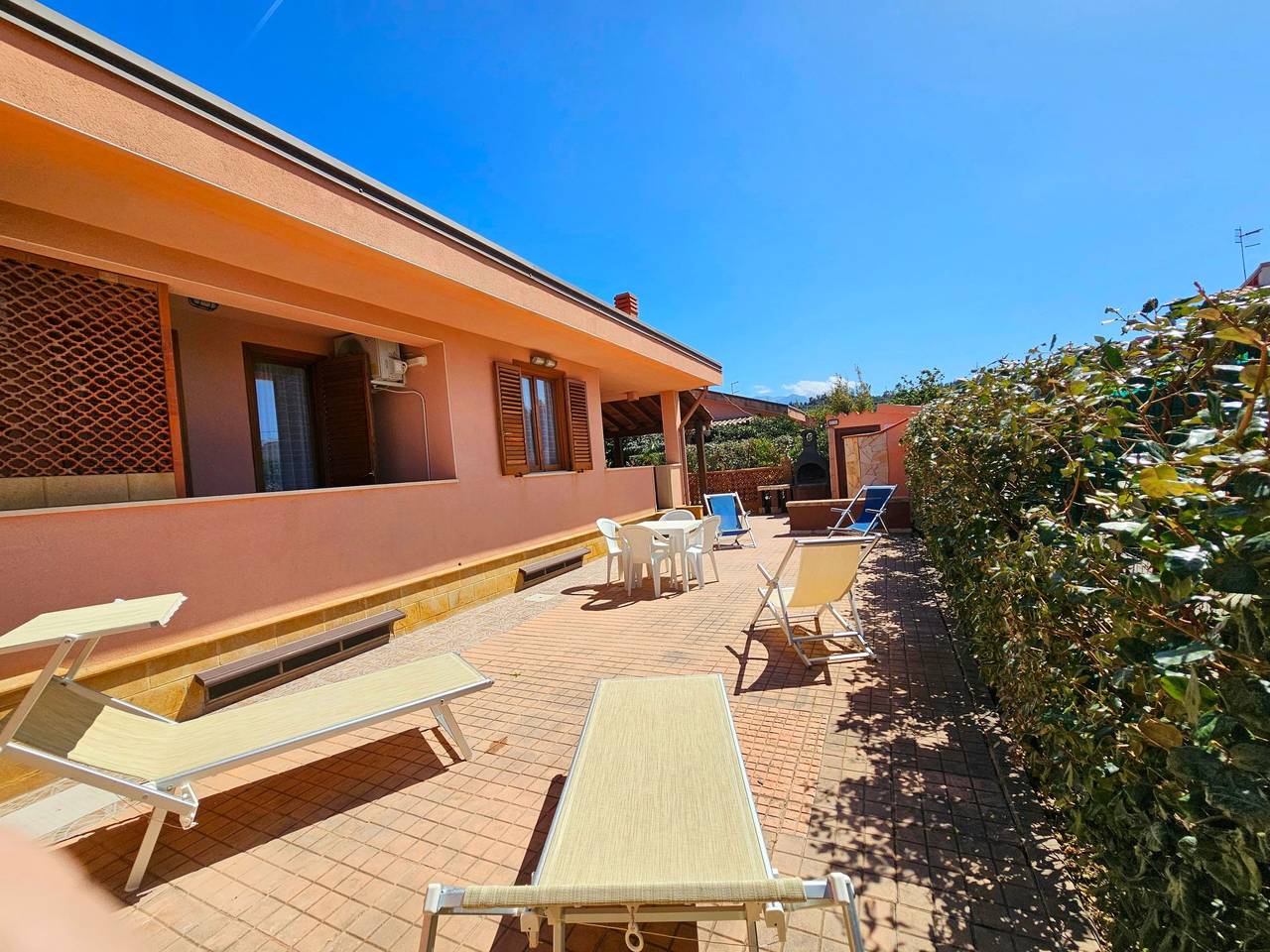 Helle mediterrane Villa mit Veranda und Garten in Campofelice di Roccella, Province de Palerme