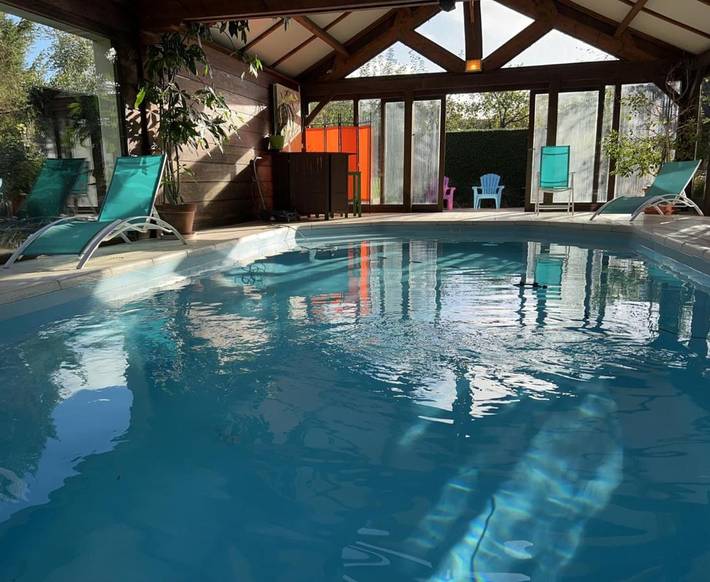 Location de vacances pour 6 personnes, avec Terrasse et Jardin ainsi que Piscine et Sauna dans Vire Normandie