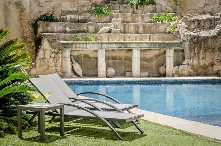 Hôtel pour 4 personnes, avec jardin et piscine