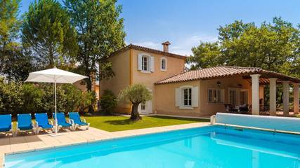 Cottage pour 8 personnes, avec terrasse ainsi que piscine et jacuzzi dans Domaine de Fayence
