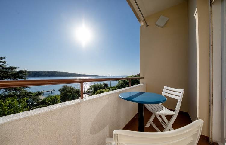Zimmer für 2 Personen, mit Balkon/Terrasse auf Rab