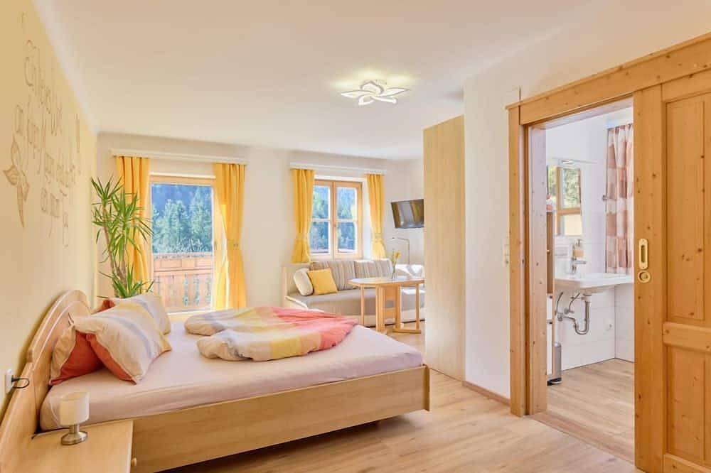 Ganze Wohnung, Sonnige Ferienwohnung mit Balkon und schöner Aussicht in Lunz am See, Mostviertel Region
